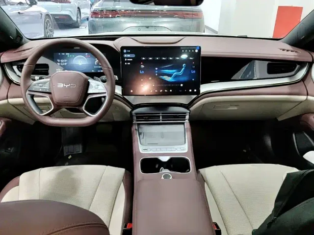 BYD Seal 07 DM-i — Фото автомобиля 9