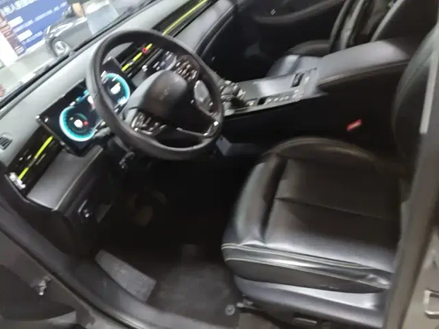 Roewe RX5 — Фото автомобиля 14