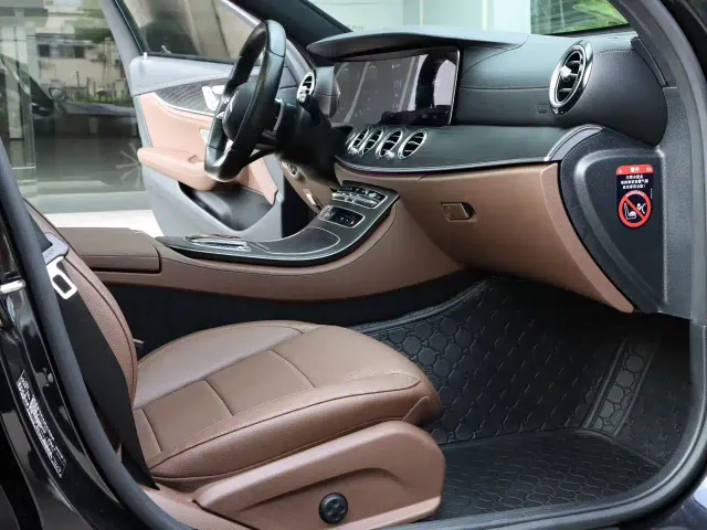 Mercedes-Benz E-Class — Фото автомобиля 4