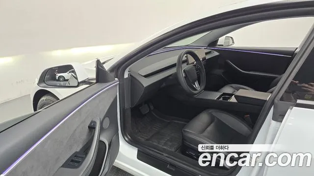 Tesla Model 3 — Фото автомобиля 15
