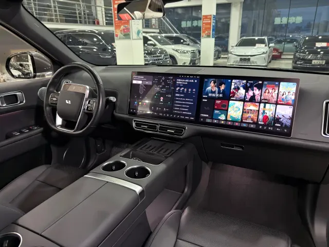 Li Auto L8 — Фото автомобиля 4