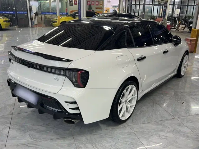 Lynk & Co 03 — Фото автомобиля 12
