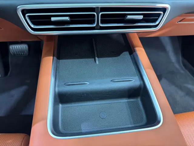 Li Auto L9 — Фото автомобиля 18
