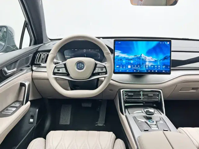 BYD Tang — Фото автомобиля 22