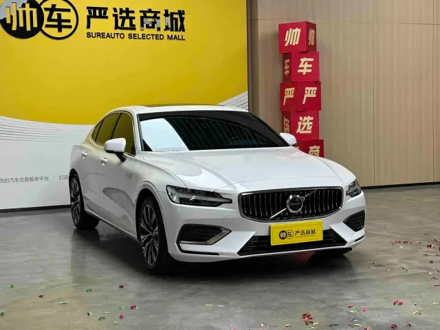 Volvo S60 — Фото автомобиля 2