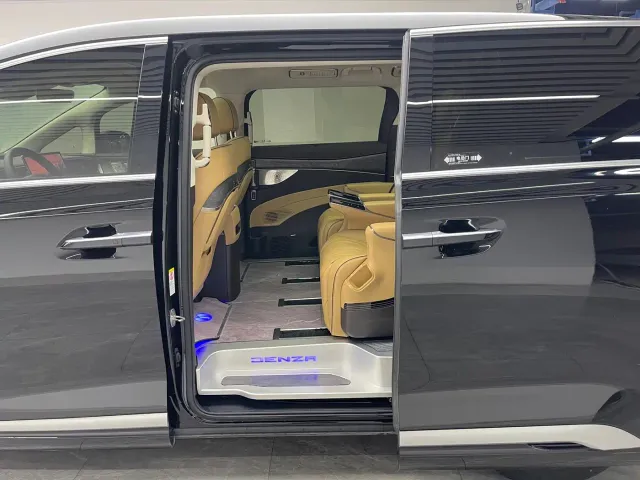 Denza Denza D9 2024 DM-i 1050 Premium — Фото автомобиля 17