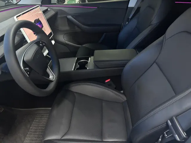 Tesla Model Y — Фото автомобиля 4