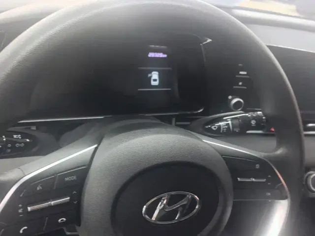 Hyundai Elantra — Фото автомобиля 3