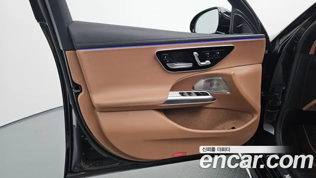 Mercedes-Benz E-Class — Фото автомобиля 24