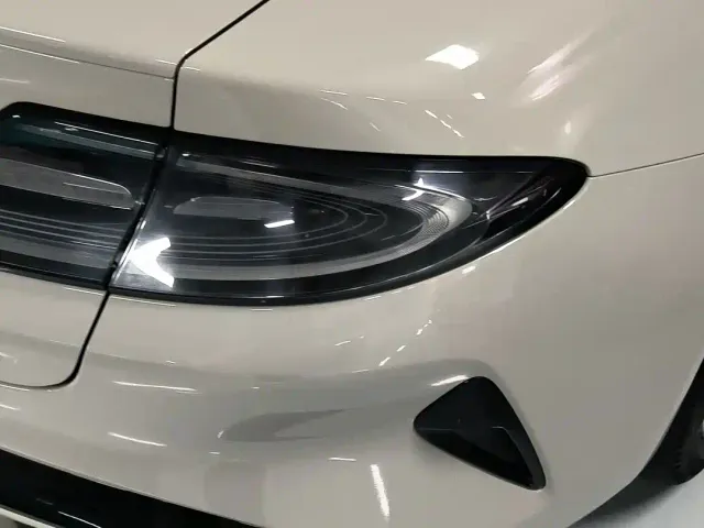 Xiaomi SU7 — Фото автомобиля 16