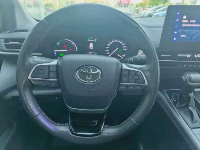 Toyota Sienna — Фото автомобиля 10