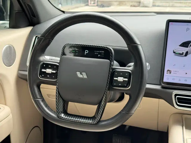 Li Auto L7 — Фото автомобиля 12