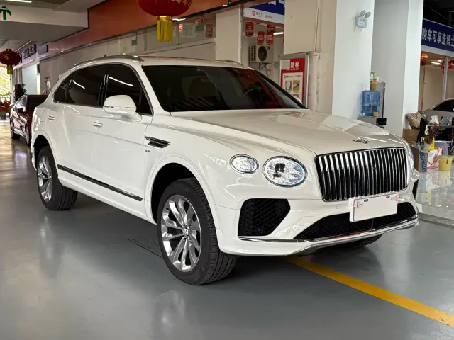 Bentley Bentayga — Фото автомобиля 3