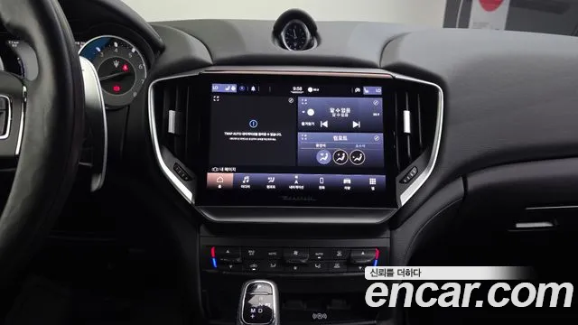 Maserati Ghibli — Фото автомобиля 15