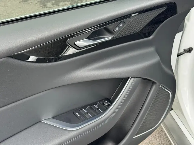 Jaguar XEL — Фото автомобиля 5