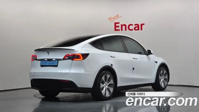 Tesla Model Y — Фото автомобиля 2