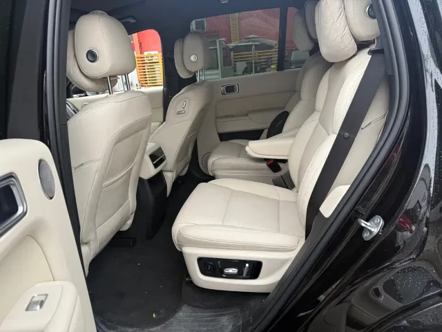 Li Auto L8 — Фото автомобиля 6