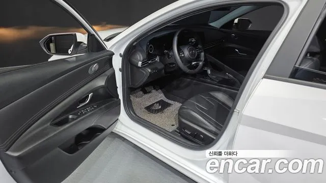 Hyundai Avante CN7 — Фото автомобиля 10
