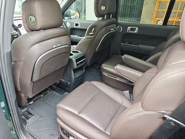 Li Auto L8 — Фото автомобиля 11