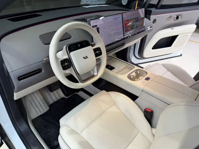 Li Auto i6 — Фото автомобиля 4
