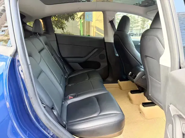 Tesla Model Y — Фото автомобиля 13