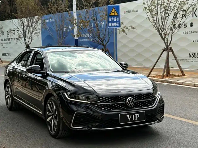 Volkswagen Passat — Фото автомобиля 3
