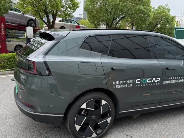 Volvo XC70 Plug-in Hybrid — Фото автомобиля 8