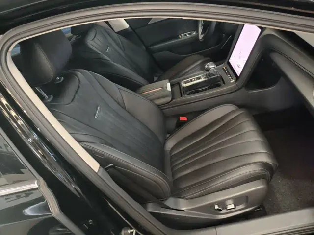 Hongqi H5 — Фото автомобиля 24
