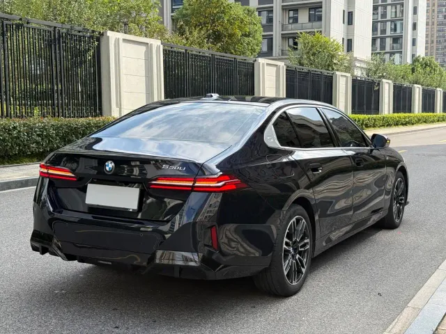 BMW 5 Series — Фото автомобиля 6