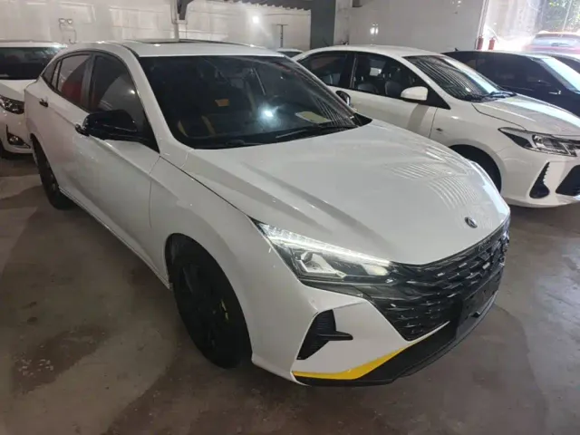 Dongfeng Yixuan — Фото автомобиля 3