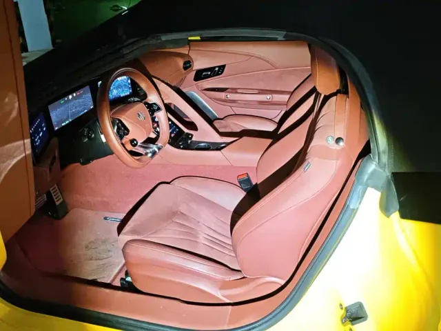 MG MG Cyberster 2024 520km Legend AWD Red Canopy Edition — Фото автомобиля 10