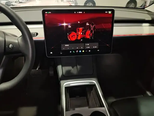 Tesla Model Y — Фото автомобиля 12