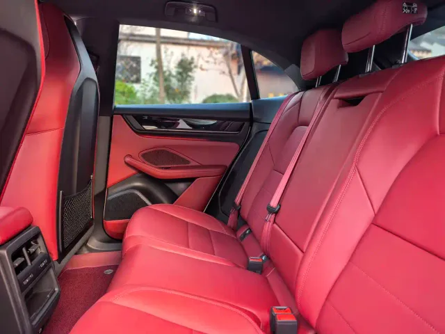 Porsche Macan EV — Фото автомобиля 10