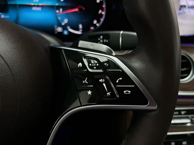 Mercedes-Benz E-Class — Фото автомобиля 25