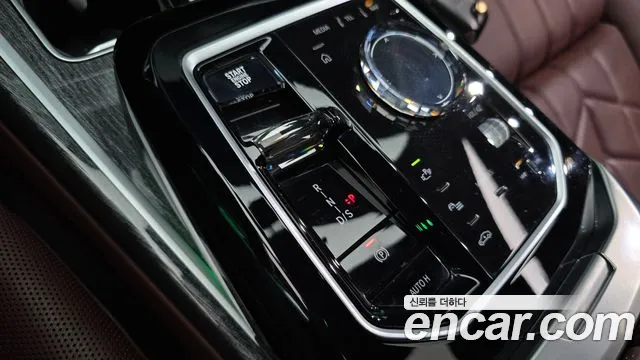 BMW 7-Series 7 серия (G70) 740i sDrive M Sport — Фото автомобиля 9
