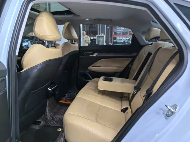 Geely Emgrand L — Фото автомобиля 9