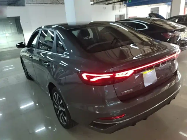 Geely Emgrand — Фото автомобиля 4