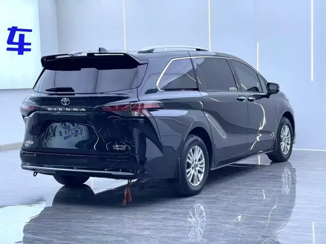 Toyota Sienna — Фото автомобиля 14