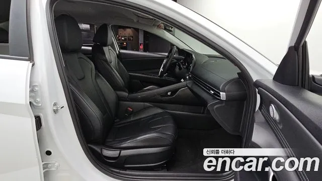Hyundai AVANTE Avante (CN7) — Фото автомобиля 12