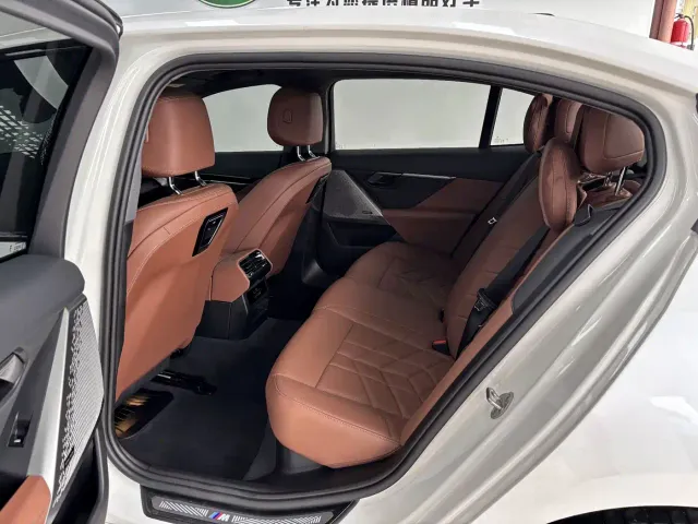 BMW 5 Series — Фото автомобиля 22