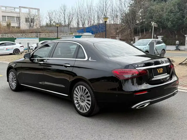 Mercedes-Benz E-Class — Фото автомобиля 11