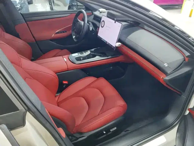 Xiaomi SU7 — Фото автомобиля 24