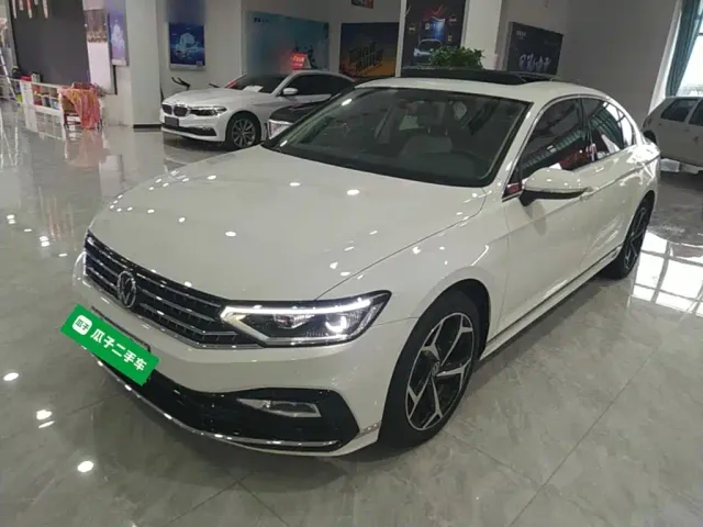 Фотография автомобиля — Volkswagen Magotan