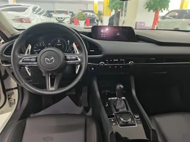 Mazda Axela — Фото автомобиля 9
