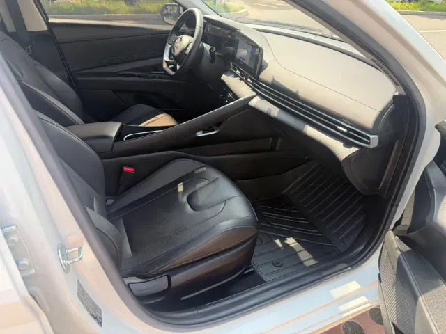 Hyundai Elantra — Фото автомобиля 18