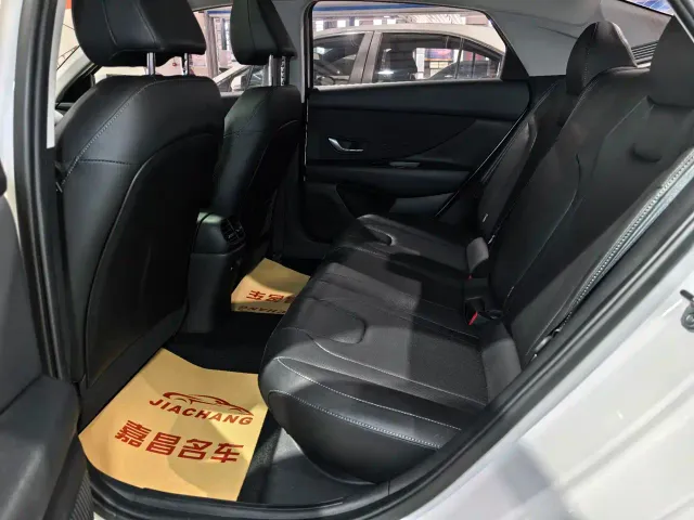 Hyundai Elantra — Фото автомобиля 4