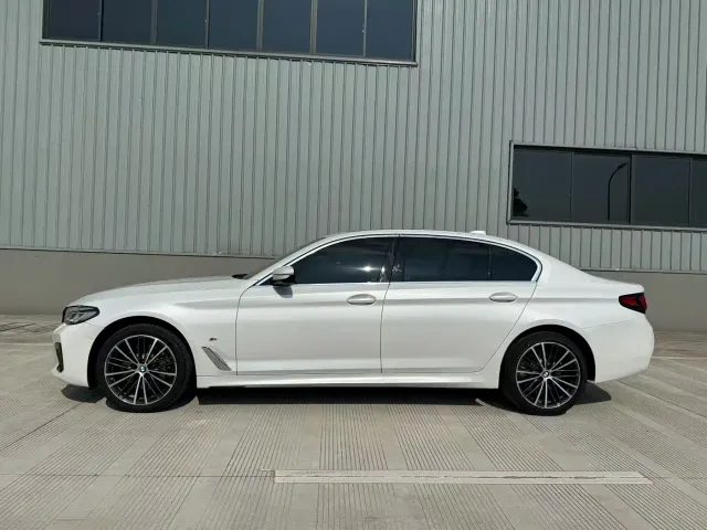 BMW 5 Series — Фото автомобиля 3