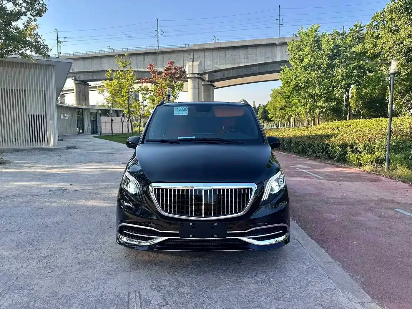 Mercedes-Benz Vito 2023 2.0T Elite 7-Seater — Фото автомобиля 2