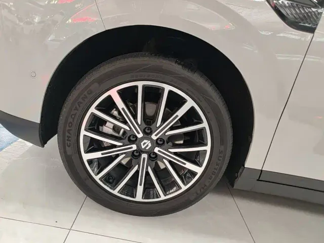 Leapmotor B10 — Фото автомобиля 22