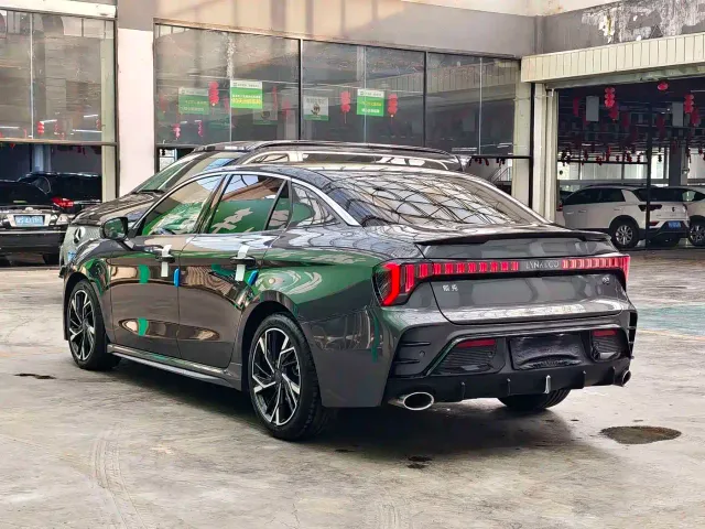 Lynk & Co 03 — Фото автомобиля 13